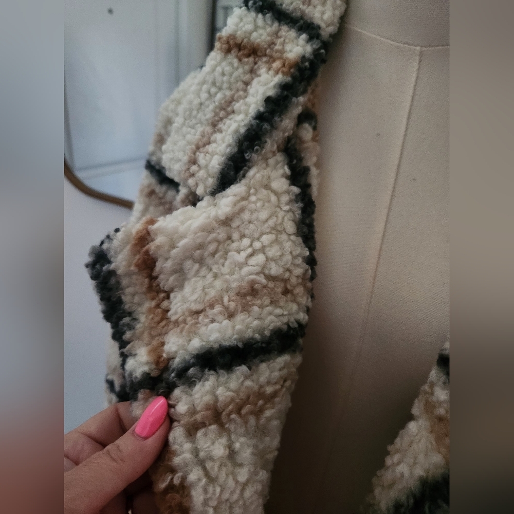 NWT Altard State Stoosh Plaid Sherpa Coat - Cream and Black - Picture 3 of 6